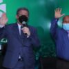 Leonel Fernández juramenta a expeledeístas y experredeístas de Bahoruco y SDO en la FP