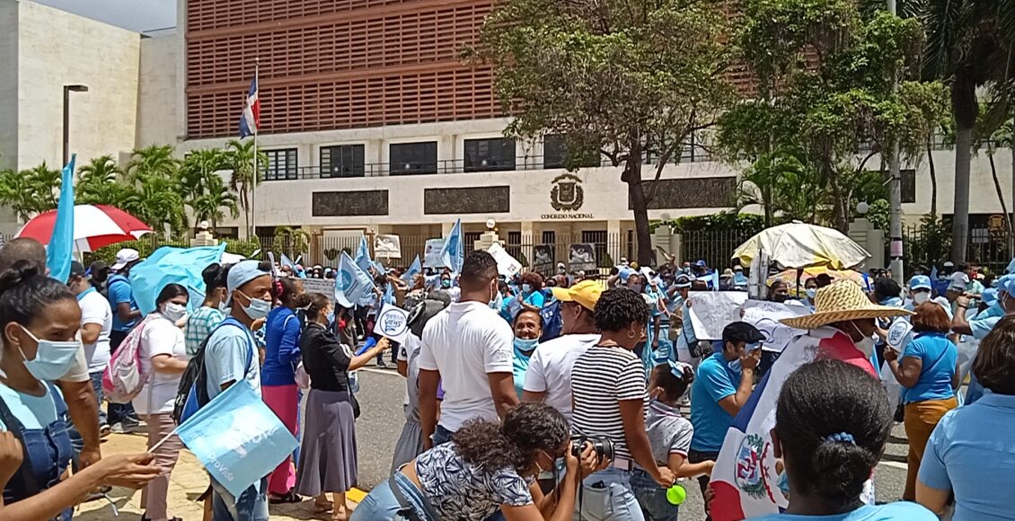 Cientos de manifestante en el Congreso contra las tres causales.