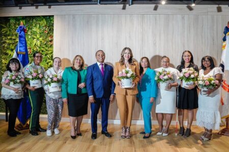 Edesur entrega reconocimiento «Mujer de luz» a mujeres destacadas