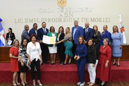 Concejo de Regidores galardona a 33 Heroínas de la Cotidianidad del Distrito Nacional por sus aportes