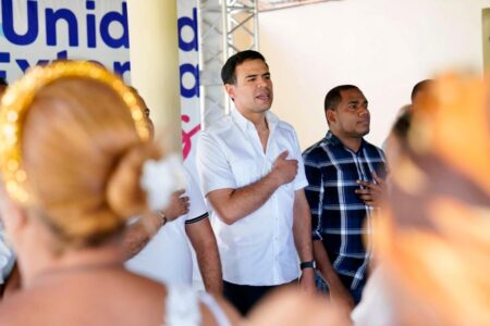 Roberto Ángel juramenta a regidor de Palo Alto y decenas de dirigentes del PLD en Barahona