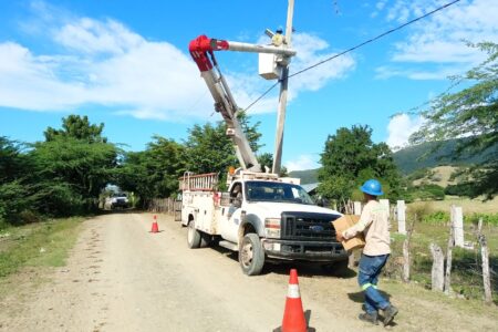 Edesur instala casi 500 nuevas luminarias led en barrios y comunidades de San Juan