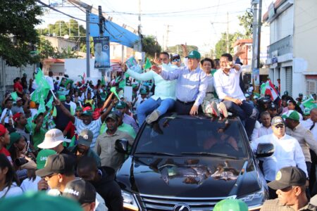Leonel y candidatos de FP y aliados concitan gran apoyo en distritos y municipios de San Cristóbal