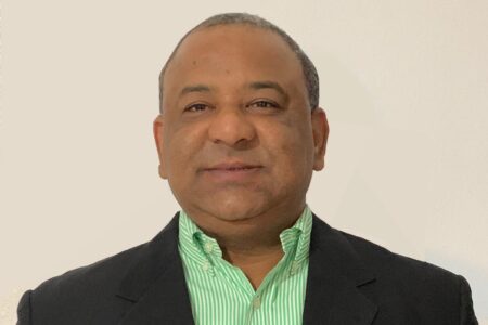 Dirigente político Carlos Villavizar llama a votar por candidatos con trayectoria comunitaria
