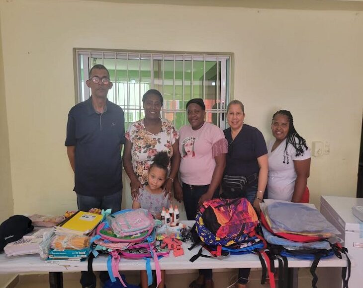 SETEDOM entrega útiles escolares y equipos a escuela en Hatillo, San Cristóbal